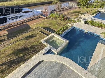 Casa en venta y alquiler al río El Yacht, Nordelta