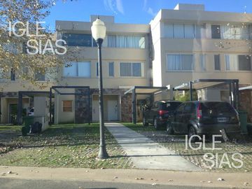 Triplex en venta con jardín en Portezuelo, Nordelta