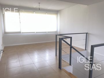 Triplex en venta con jardín en Portezuelo, Nordelta