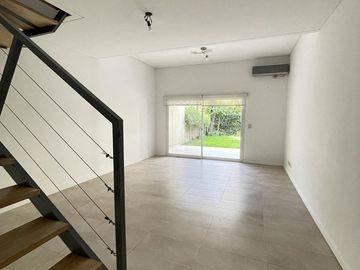 Triplex en venta con jardín en Portezuelo, Nordelta