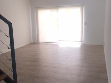 Triplex en venta con jardín en Portezuelo, Nordelta
