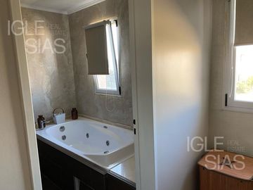 Casa en venta y alquiler amoblada en Las Tipas, Nordelta