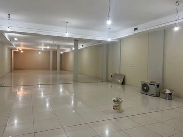 Alquiler • Importante Local Comercial • Liniers