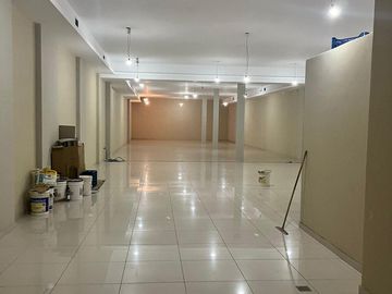 Alquiler • Importante Local Comercial • Liniers