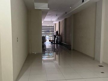 Alquiler • Importante Local Comercial • Liniers