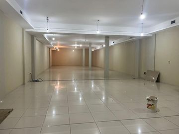 Alquiler • Importante Local Comercial • Liniers