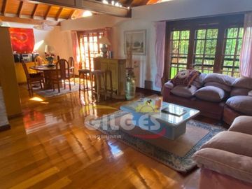 Venta de Chalet 4 Amb. en 2 Plantas S/Lote 500Mts.   Villa Lugano - Excelente Estado