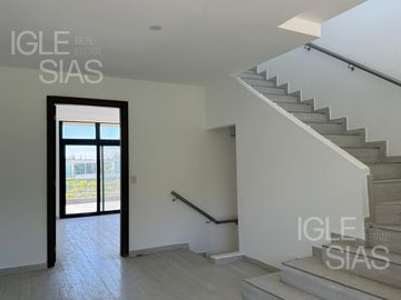 Casa en venta al río en El Yacht, Nordelta
