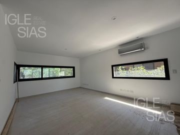Casa en venta al río en El Yacht, Nordelta