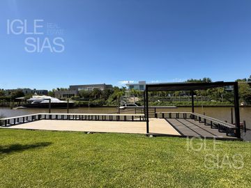 Casa en venta al río en El Yacht, Nordelta