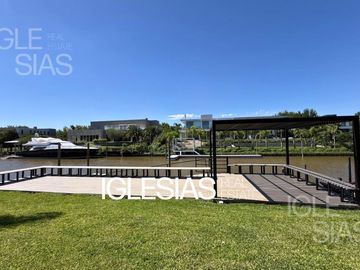 Casa en venta al río en El Yacht, Nordelta