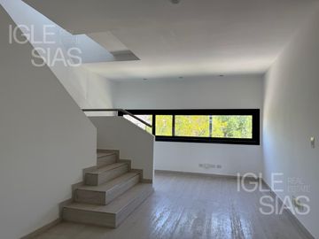 Casa en venta al río en El Yacht, Nordelta