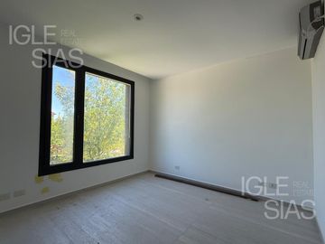 Casa en venta al río en El Yacht, Nordelta