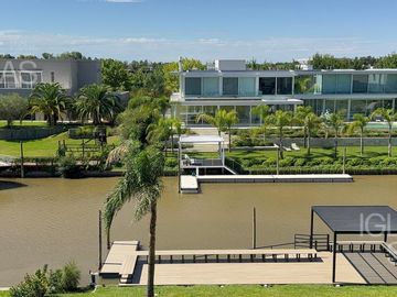Casa en venta al río en El Yacht, Nordelta