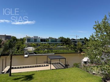 Casa en venta al río en El Yacht, Nordelta