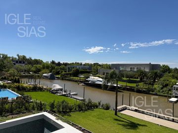 Casa en venta al río en El Yacht, Nordelta