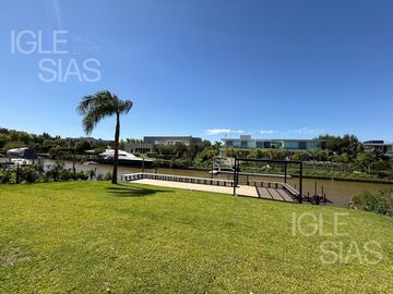 Casa en venta al río en El Yacht, Nordelta
