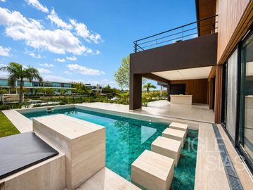 Casa en venta al río en El Yacht, Nordelta