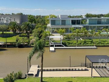 Casa en venta al río en El Yacht, Nordelta