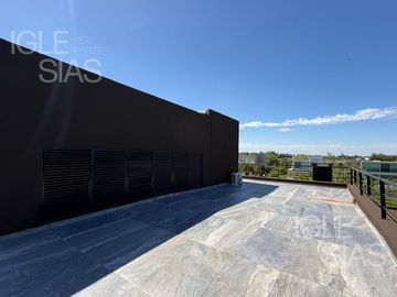 Casa en venta al río en El Yacht, Nordelta