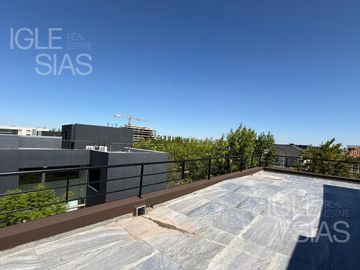 Casa en venta al río en El Yacht, Nordelta