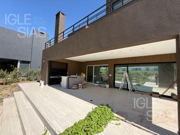 Casa en venta al río en El Yacht, Nordelta