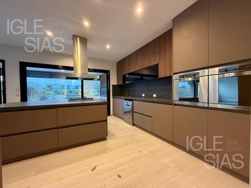 Casa en venta al río en El Yacht, Nordelta