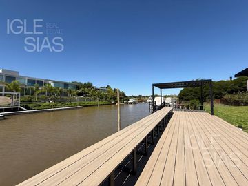 Casa en venta al río en El Yacht, Nordelta