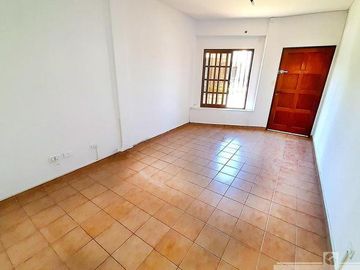 Casa tipo Duplex 3 Ambientes con patio en Venta - Morón