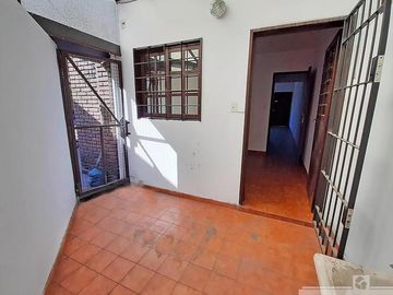 Casa tipo Duplex 3 Ambientes con patio en Venta - Morón