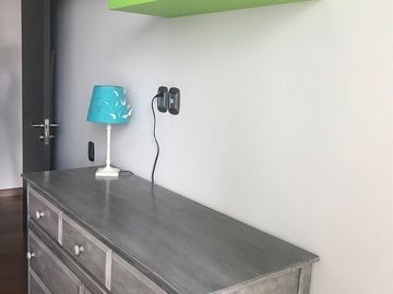 * DEPARTAMENTO FRENTE A LA MEXICANA, CON BALCÓN.