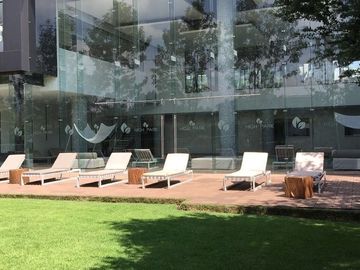 * DEPARTAMENTO FRENTE A LA MEXICANA, CON BALCÓN.