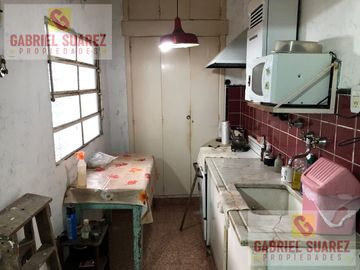 Casa 2 familias - Venta - Gabriel Suarez - Casa y Depto 32 ambientes - terreno libre