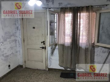 Casa 2 familias - Venta - Gabriel Suarez - Casa y Depto 32 ambientes - terreno libre