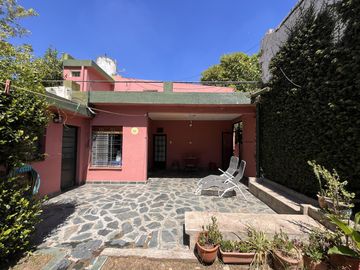 Erezcano 379 e/ Canale y Sánchez