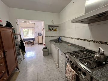 Erezcano 379 e/ Canale y Sánchez