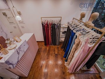 Local de 35m2 en 3 niveles en  Belgrano en Galería Rio de la Plata
