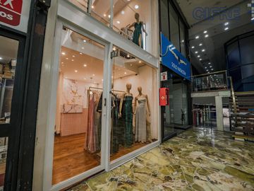 Local de 35m2 en 3 niveles en  Belgrano en Galería Rio de la Plata