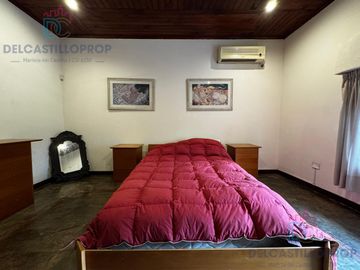 Casa con casa de huéspedes sobre el Arroyo Antequera, Delta de Tigre