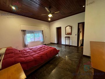 Casa con casa de huéspedes sobre el Arroyo Antequera, Delta de Tigre