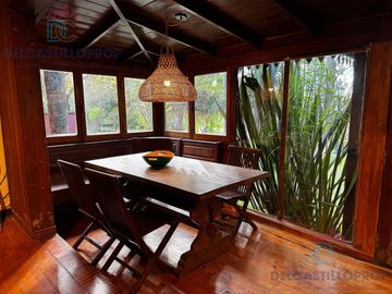 Casa con casa de huéspedes sobre el Arroyo Antequera, Delta de Tigre