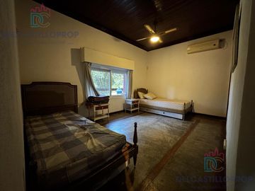 Casa con casa de huéspedes sobre el Arroyo Antequera, Delta de Tigre