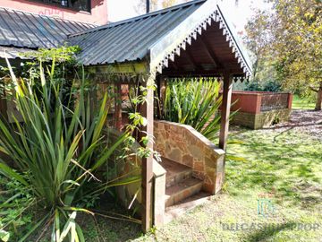 Casa con casa de huéspedes sobre el Arroyo Antequera, Delta de Tigre