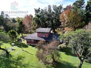 Casa con casa de huéspedes sobre el Arroyo Antequera, Delta de Tigre