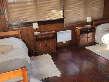 Casa con casa de huéspedes sobre el Arroyo Antequera, Delta de Tigre