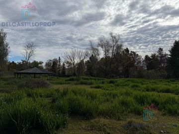Casa con casa de huéspedes sobre el Arroyo Antequera, Delta de Tigre