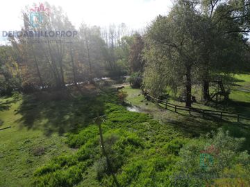 Casa con casa de huéspedes sobre el Arroyo Antequera, Delta de Tigre