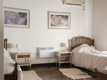 Casa con casa de huéspedes sobre el Arroyo Antequera, Delta de Tigre