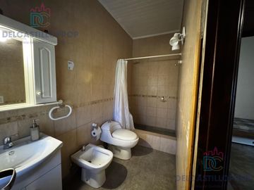 Casa con casa de huéspedes sobre el Arroyo Antequera, Delta de Tigre