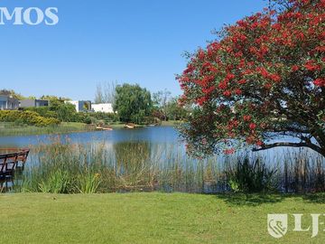 Lote a la LAGUNA en venta en SANTA CATALINA